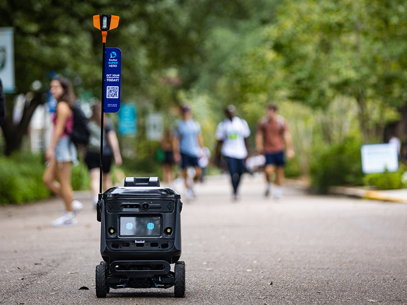 A photo of a Kiwibot on Tulane's uptown campus.